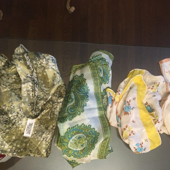 Four vintage silk scarves green #1 - Picture 2 of 3